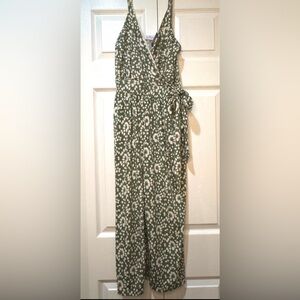 Kaileigh Green and White faux Wrap-Style crop Jumpsuit. Size Small P. Worn once